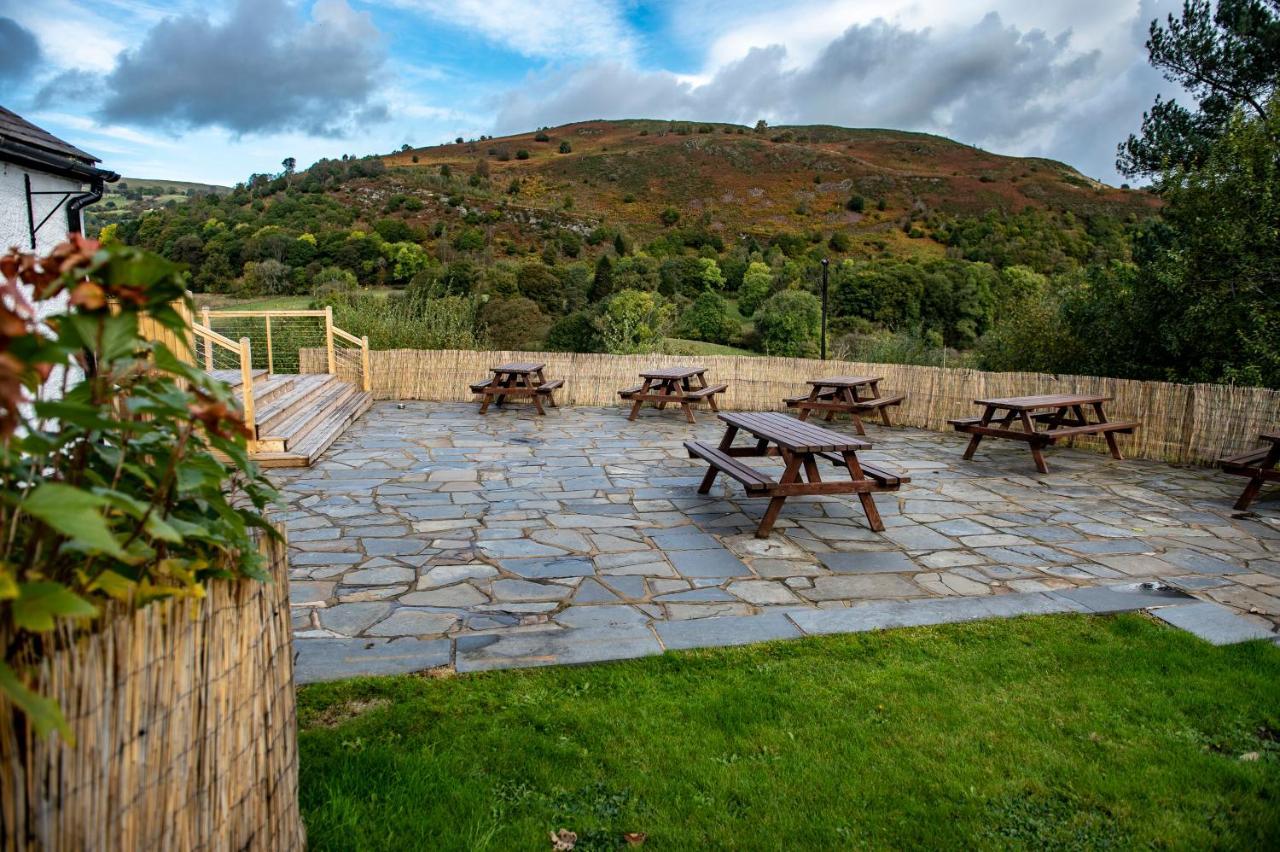 The Berwyn Arms Hotel Коруен Стая снимка
